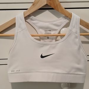 $6 Nike Sports Bra!! 😲🖤 Perfect Condition!
